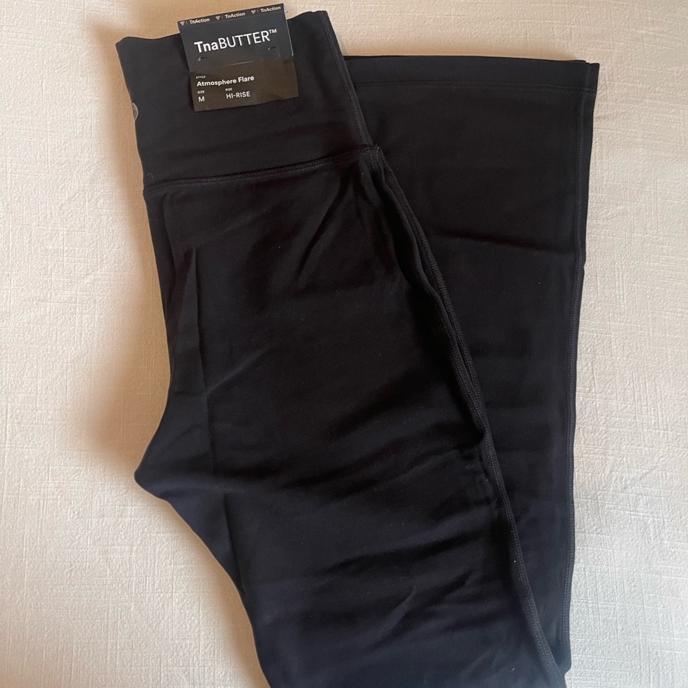 NWT TNA BUTTER FLARE LEGGINGS